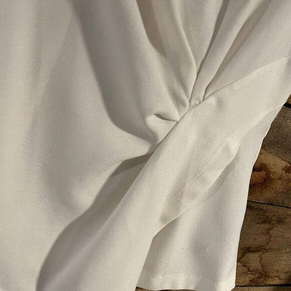 Suzy Shier White Blouse with Orange Floral Accent - Picture 2 of 8